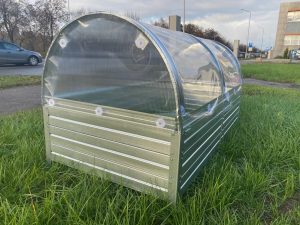 Raised bed with lid